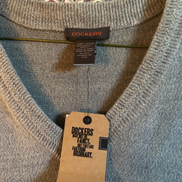 NWT Dockers Acrylic Sweater Vest in Beige - Picture 3 of 3